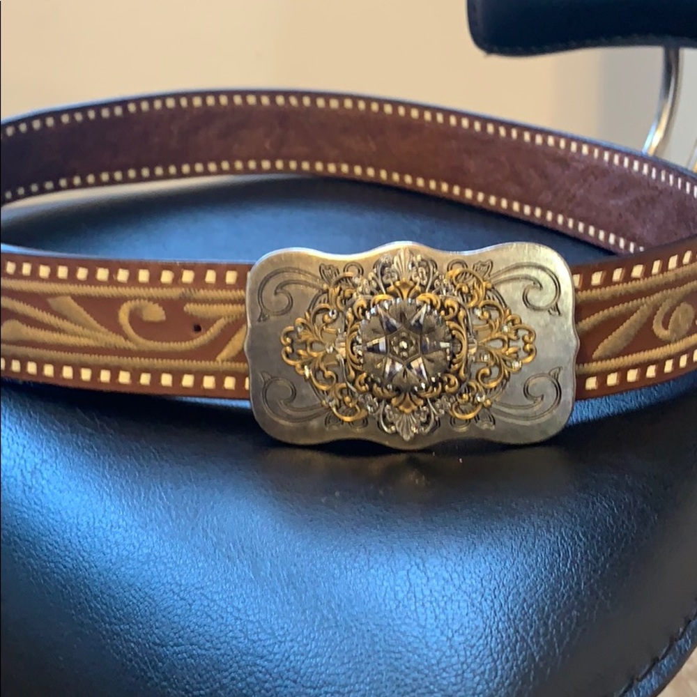 Beautiful never worn vintage belt.